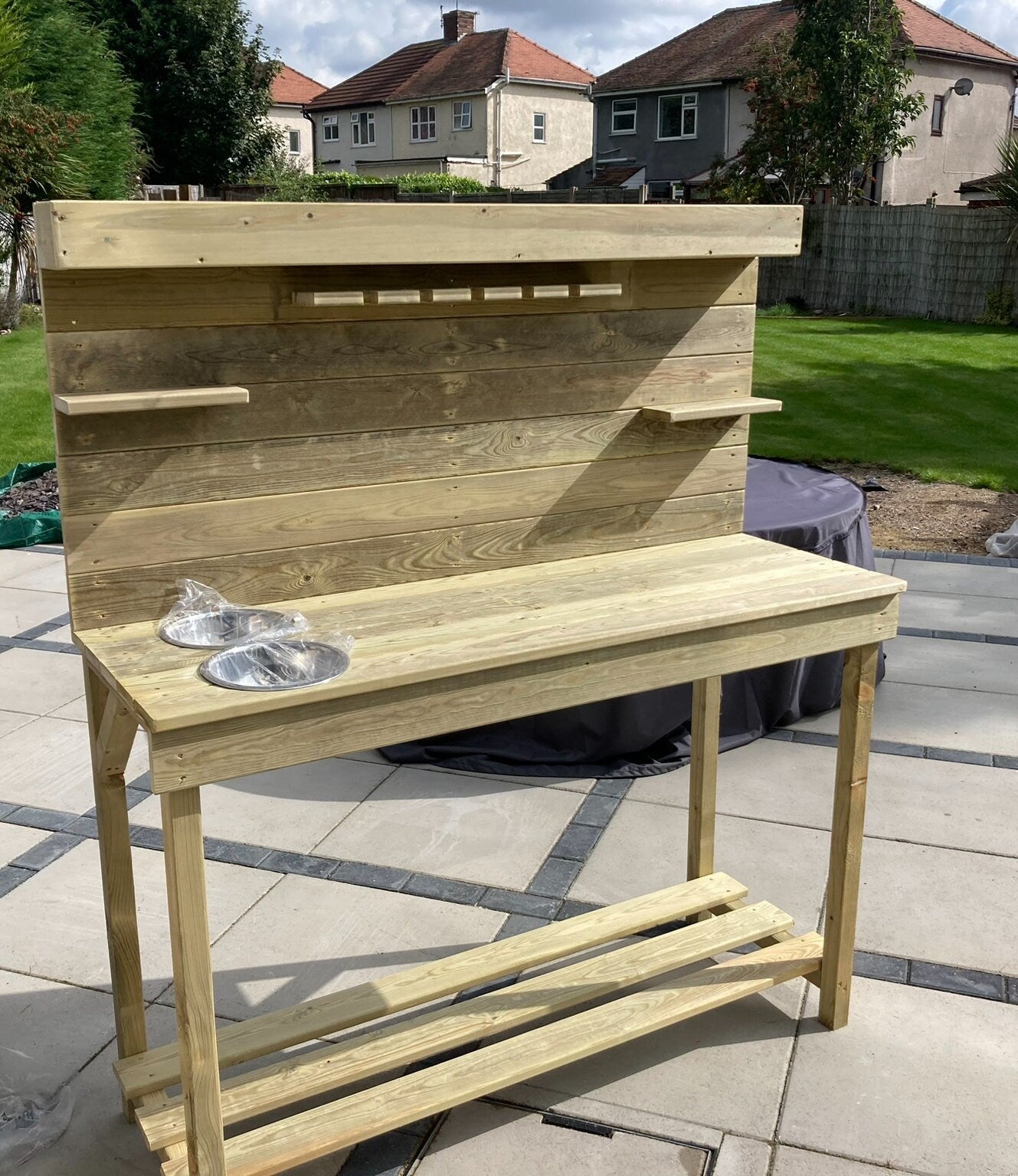 Drinks bar, garden bar, cocktail bar, outdoor drinks server, garden entertaining