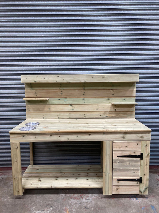 Outdoor kitchen with built in single cupboard for storage, Ooni, gozney, pizza table