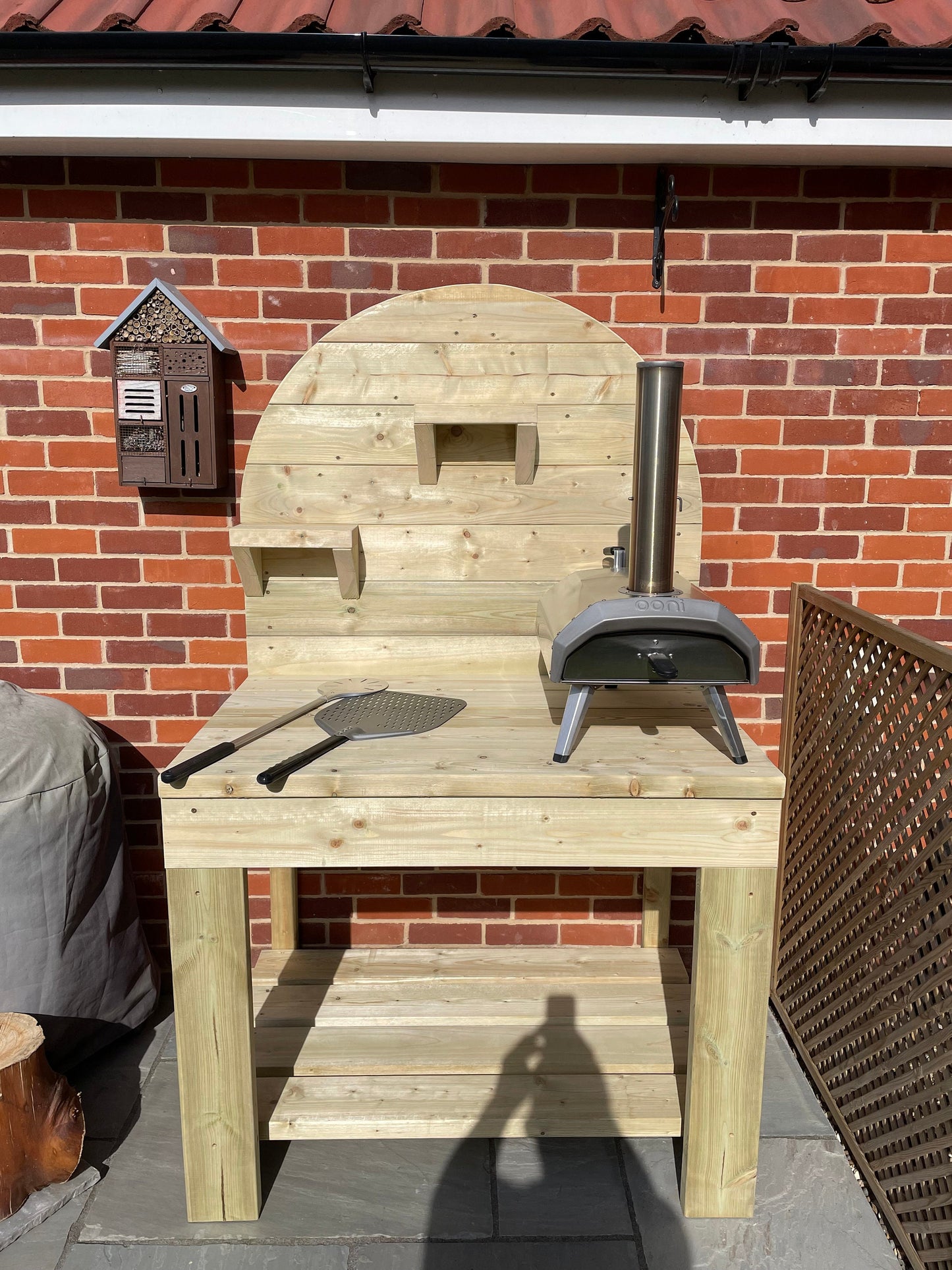 Stunning Outdoor Pizza Oven Table. Drinks table, BBQ Bar