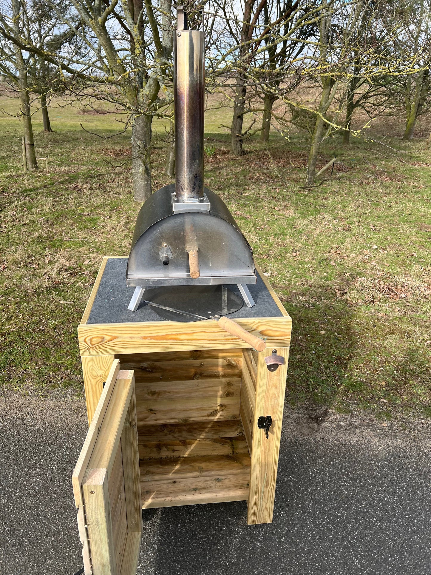 Garden Pizza oven stand with tiled top and storage cupboard, drinks station, bbq side table