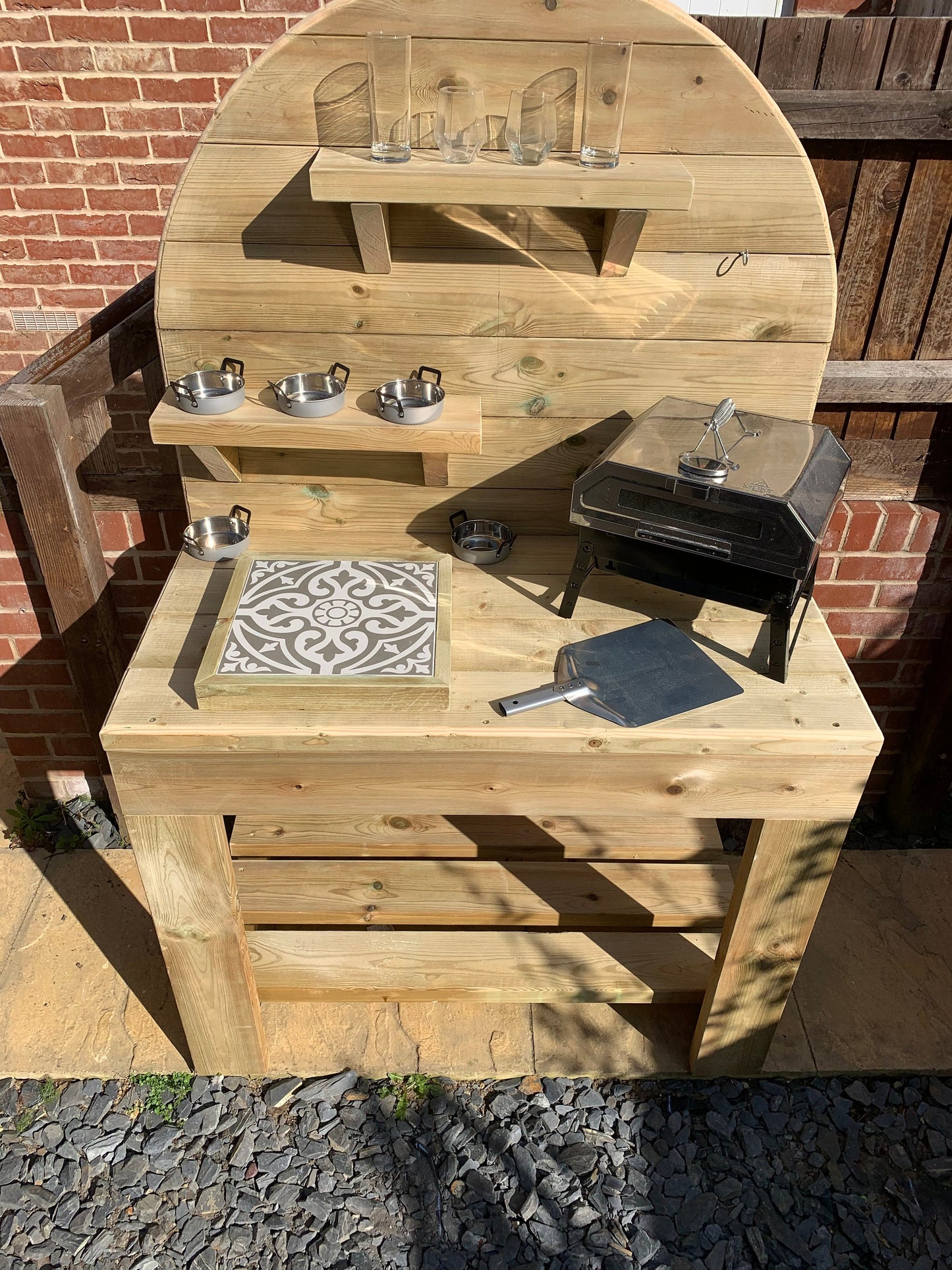 Stunning Outdoor Pizza Oven Table. Drinks table, BBQ Bar