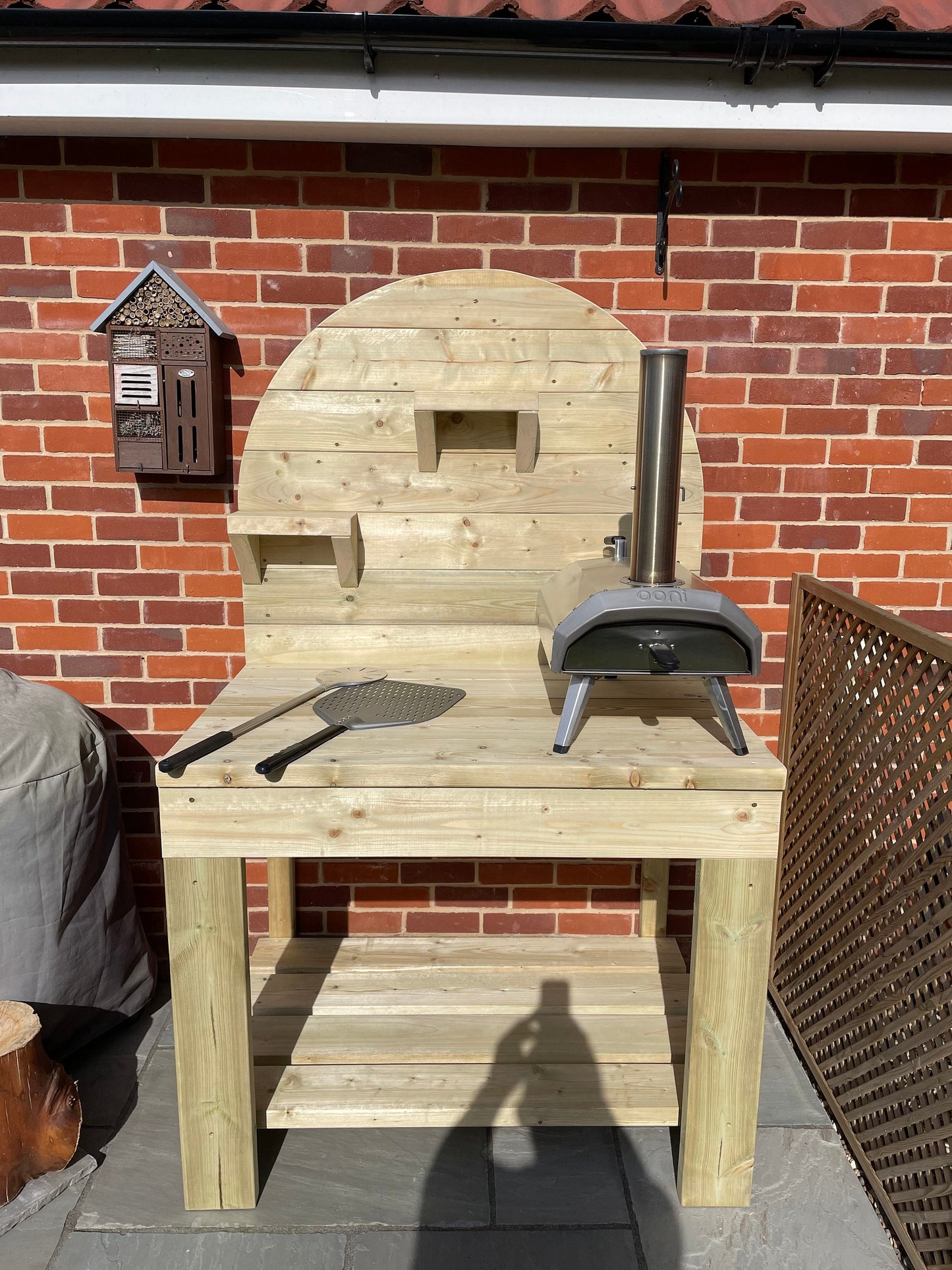 Stunning Outdoor Pizza Oven Table. Drinks table, BBQ Bar