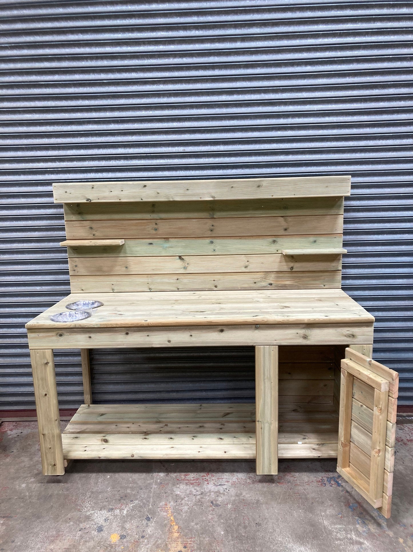 Outdoor kitchen with built in single cupboard for storage, Ooni, gozney, pizza table