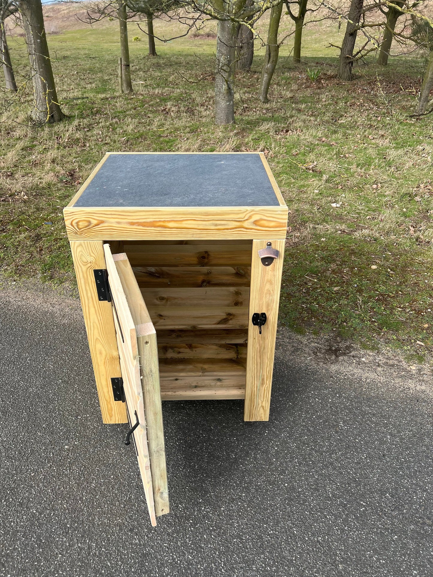 Garden Pizza oven stand with tiled top and storage cupboard, drinks station, bbq side table