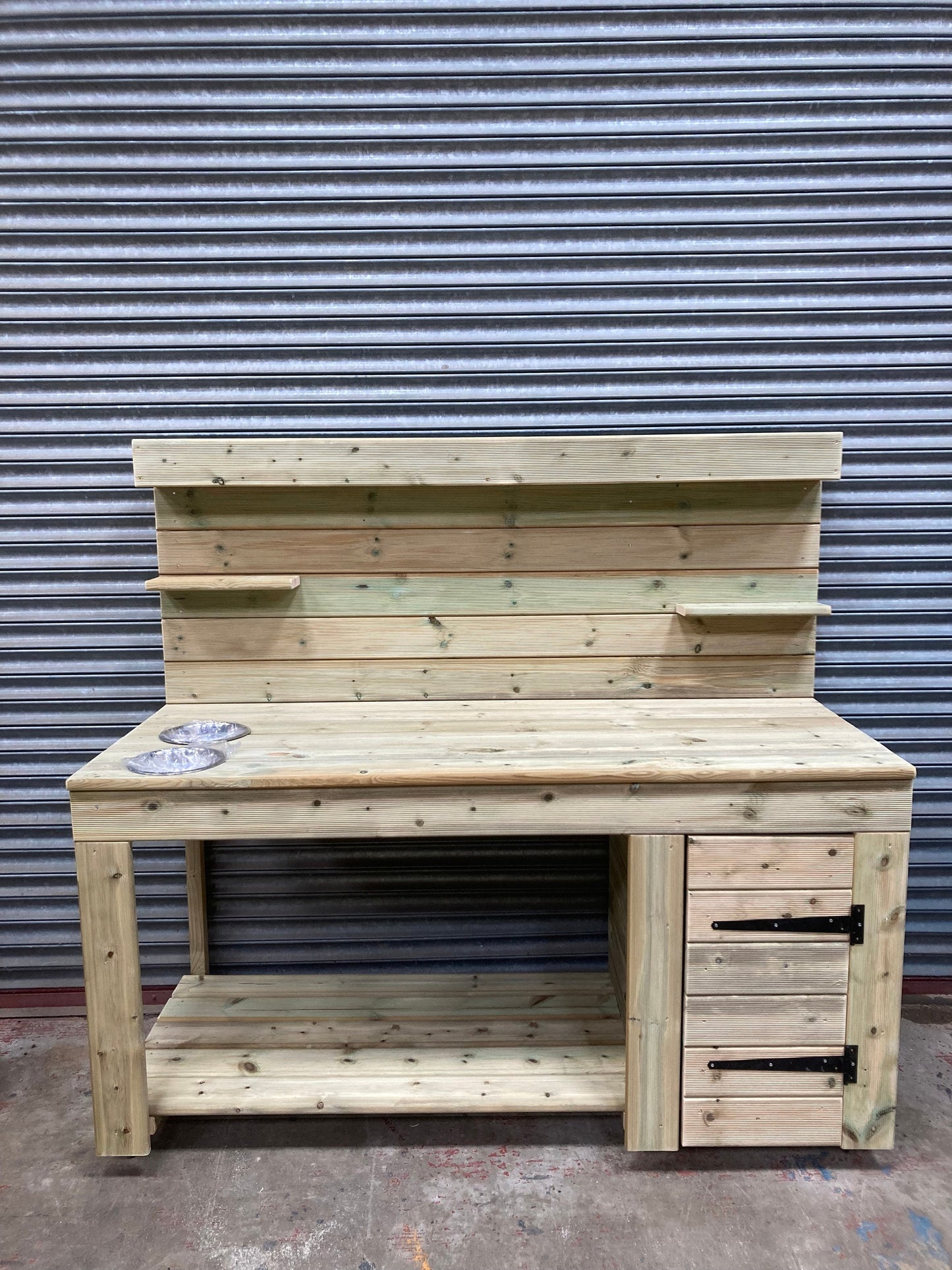 Outdoor kitchen with built in single cupboard for storage, Ooni, gozney, pizza table