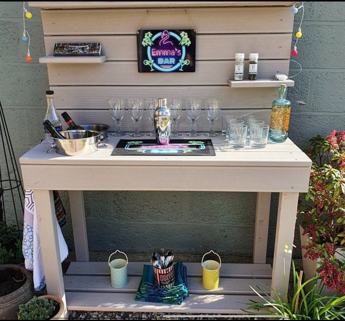 Drinks bar, garden bar, cocktail bar, outdoor drinks server, garden entertaining