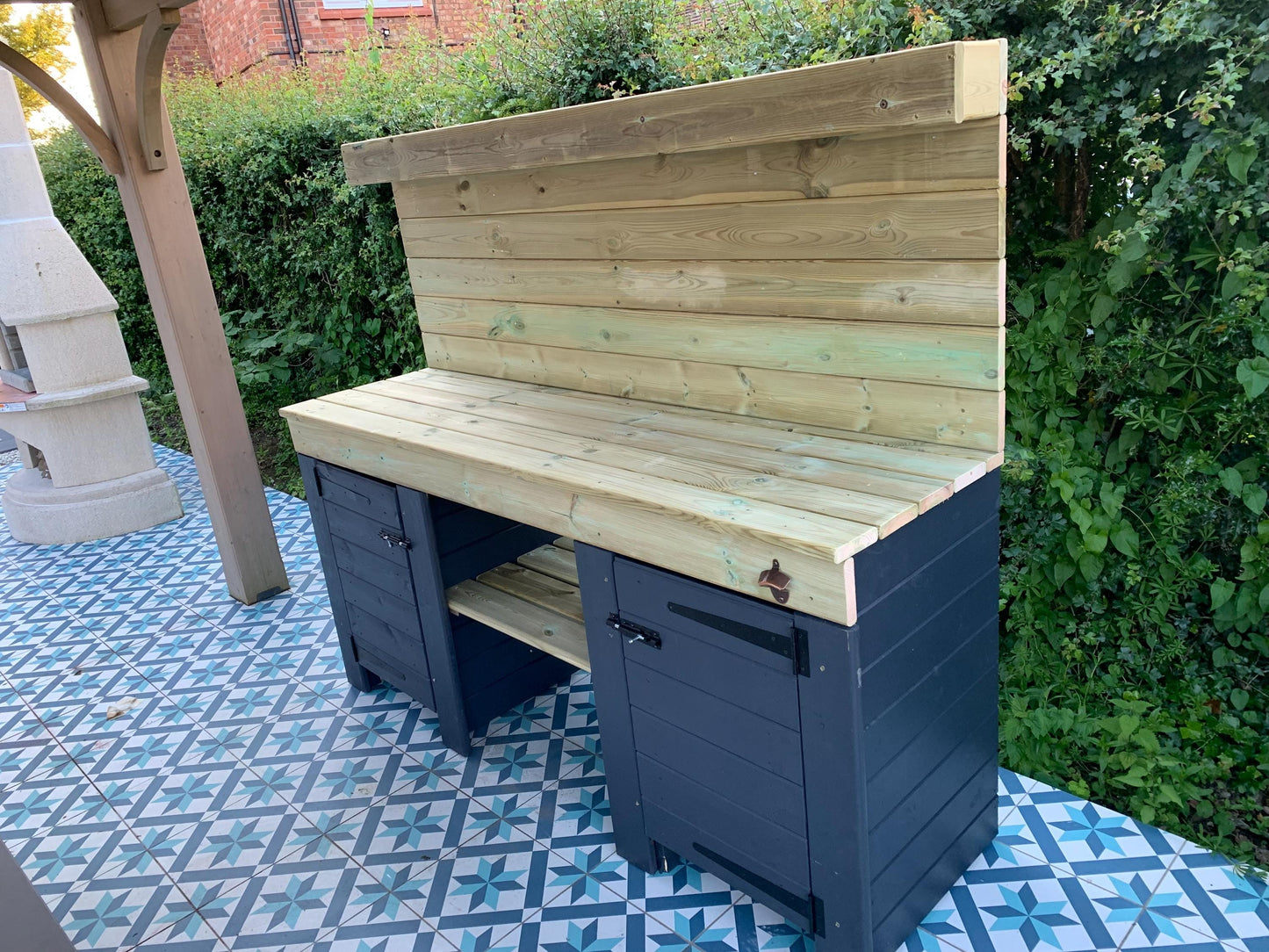 Stylish slimline outdoor kitchen/cocktail bar