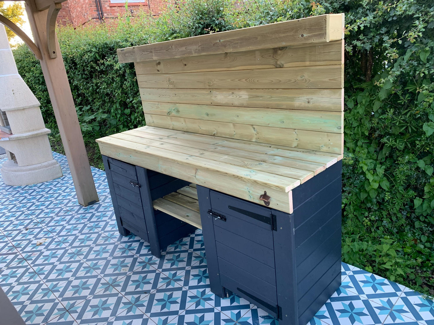 Stylish slimline outdoor kitchen/cocktail bar