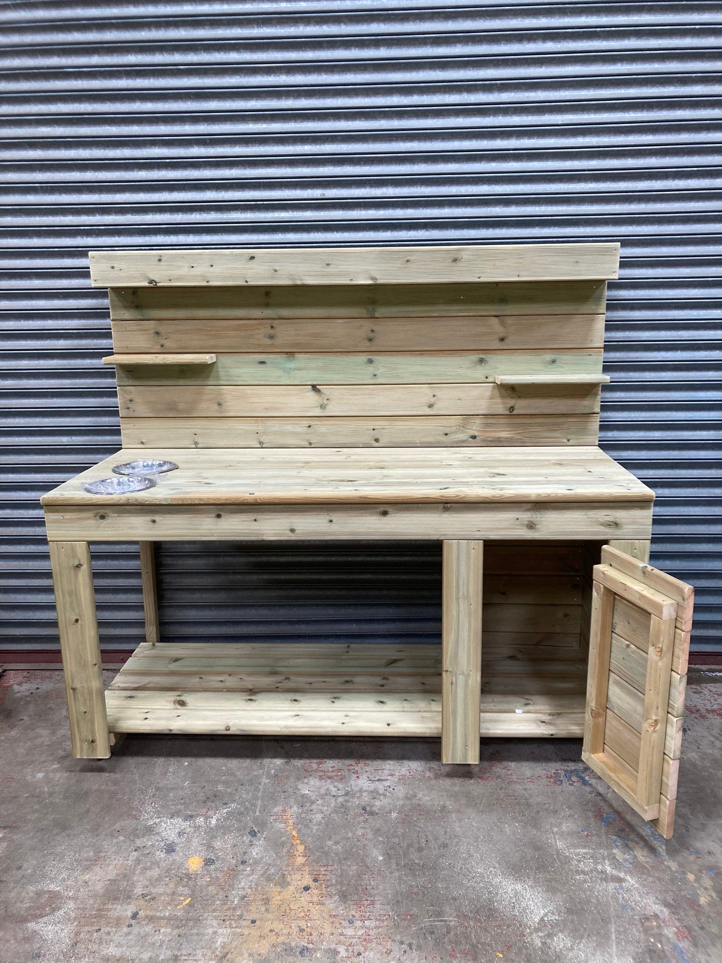 Outdoor kitchen with built in single cupboard for storage, Ooni, gozney, pizza table