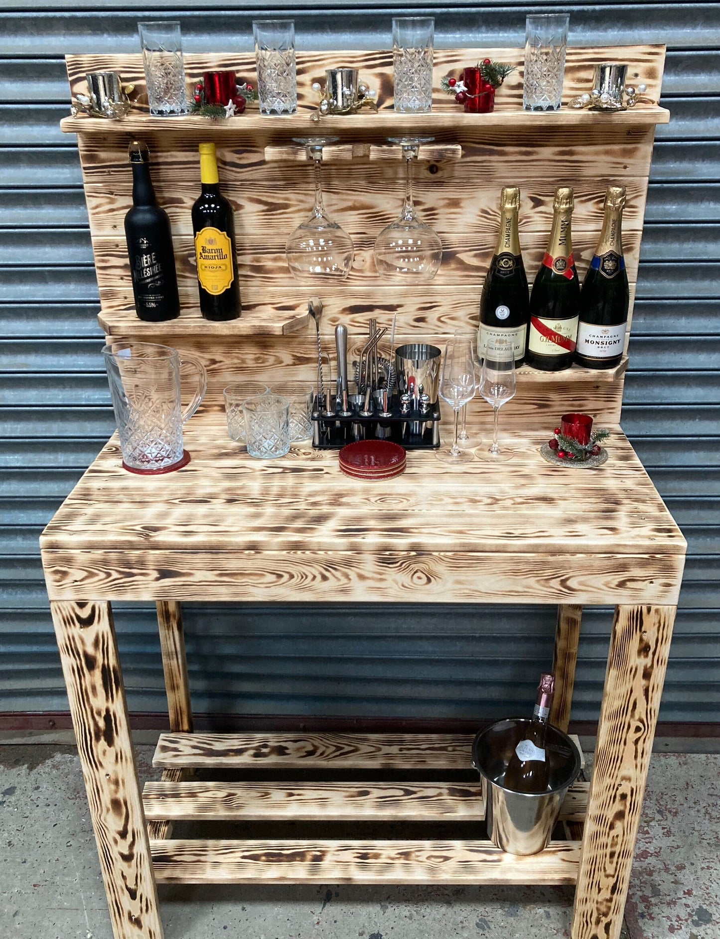 Indoor Standalone Bar in Premium Redwood Timber for high quality