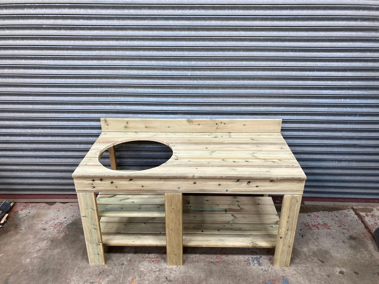 Kamado joe, Big Green Egg, Boss Grill BBQ Table.