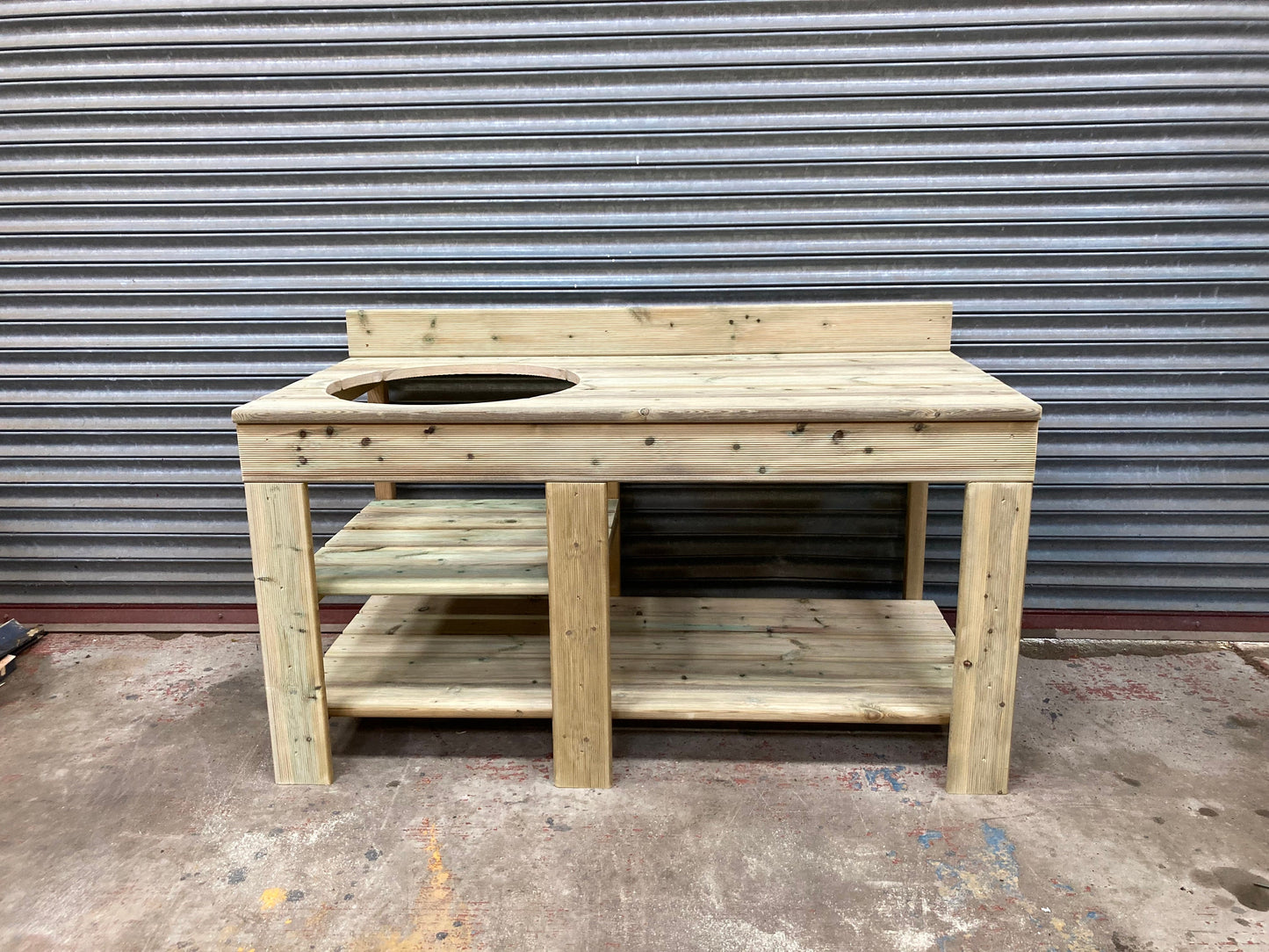 Kamado joe, Big Green Egg, Boss Grill BBQ Table.