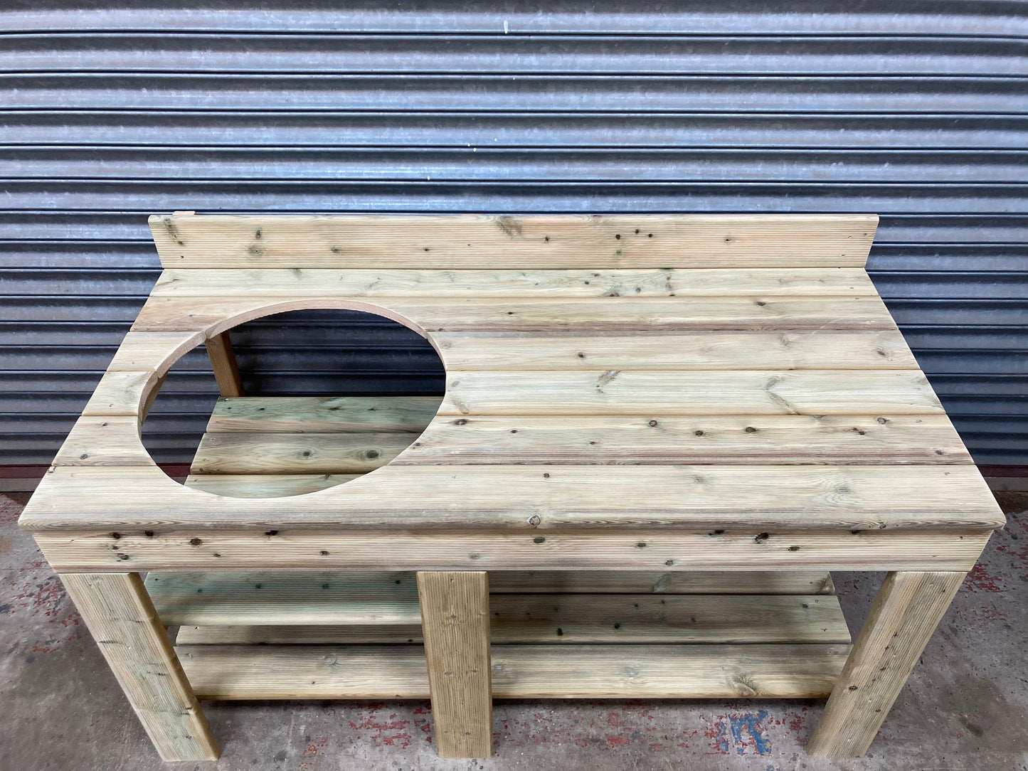 Kamado joe, Big Green Egg, Boss Grill BBQ Table.