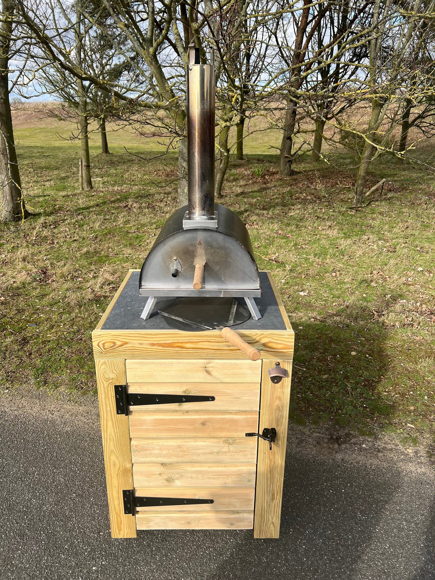 Garden Pizza oven stand with tiled top and storage cupboard, drinks station, bbq side table