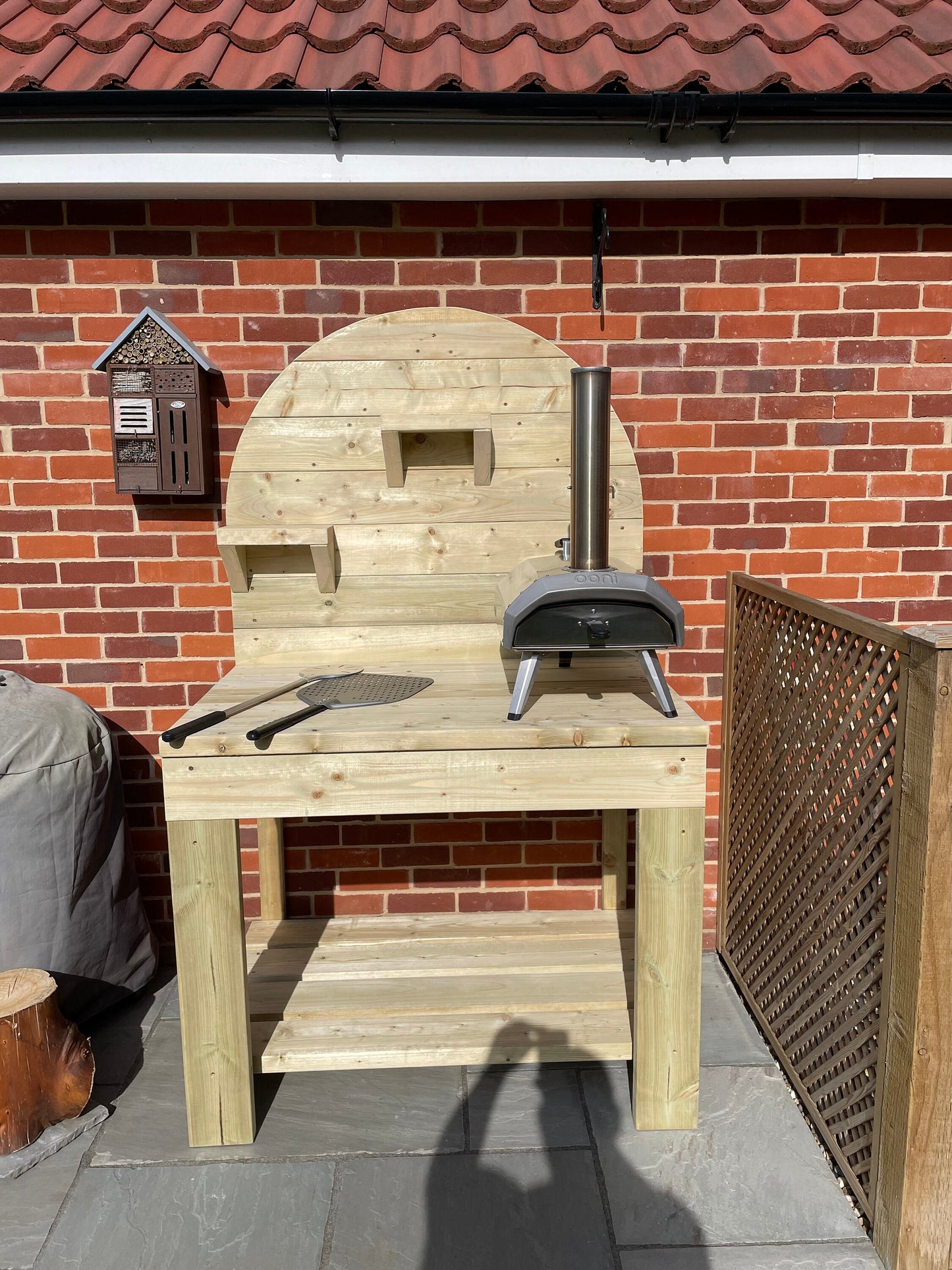 Stunning Outdoor Pizza Oven Table. Drinks table, BBQ Bar