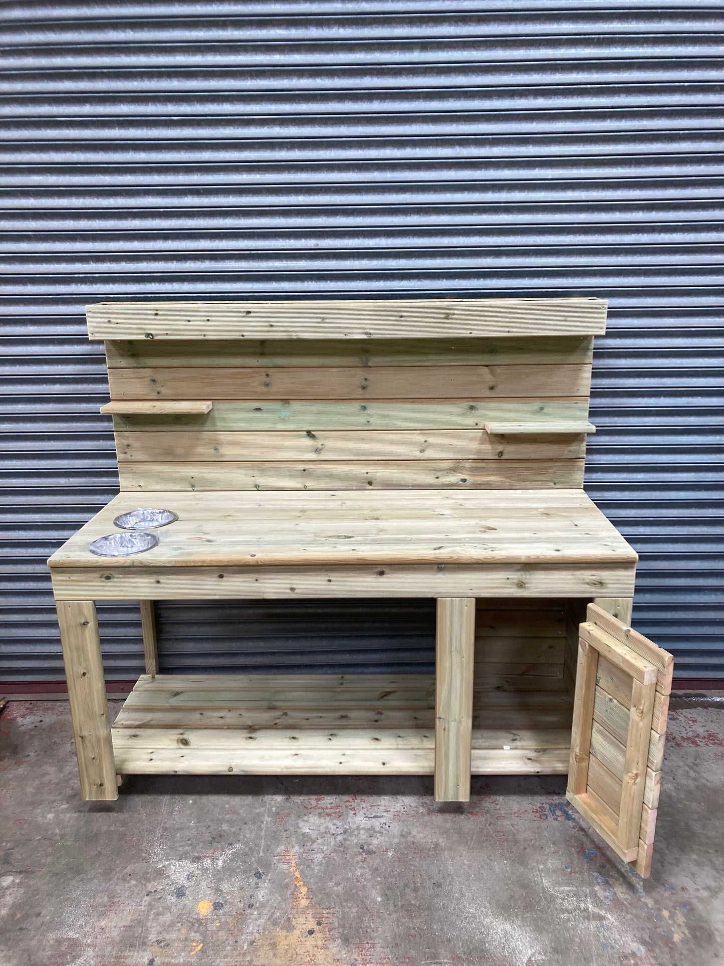 Outdoor kitchen with built in single cupboard for storage, Ooni, gozney, pizza table