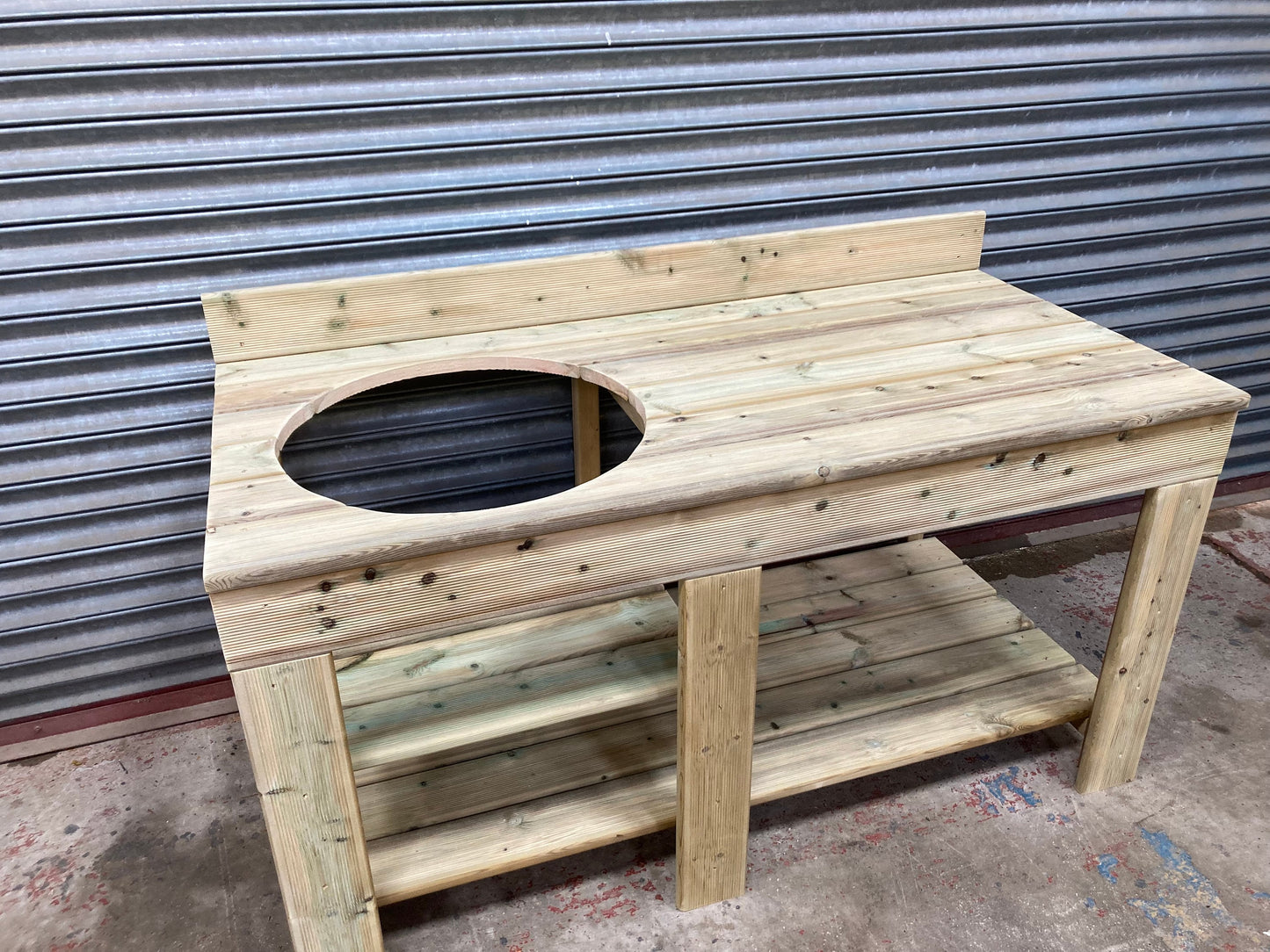 Kamado joe, Big Green Egg, Boss Grill BBQ Table.