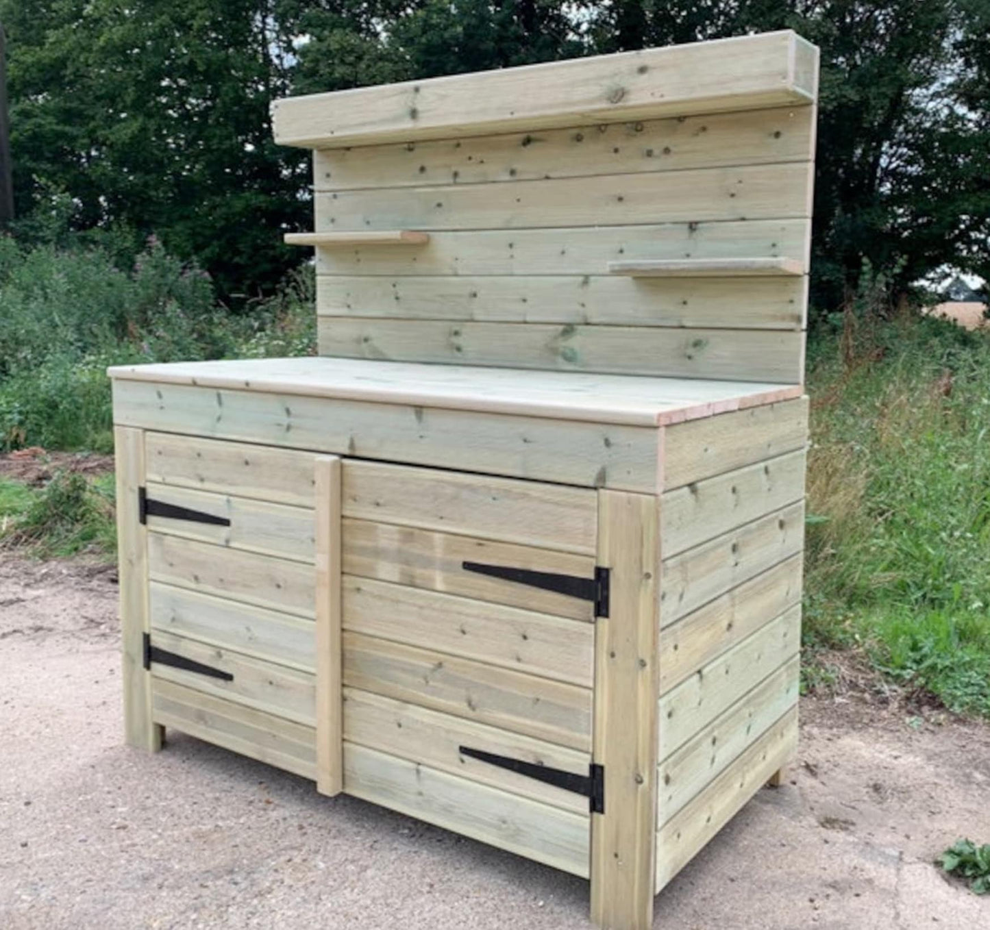 Outdoor Kitchen with full under cupboards, ideal for pizza ovens, BBQ and drink bars.
