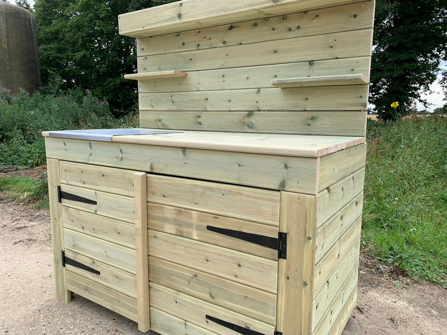 Outdoor Kitchen with full under cupboards, ideal for pizza ovens, BBQ and drink bars.