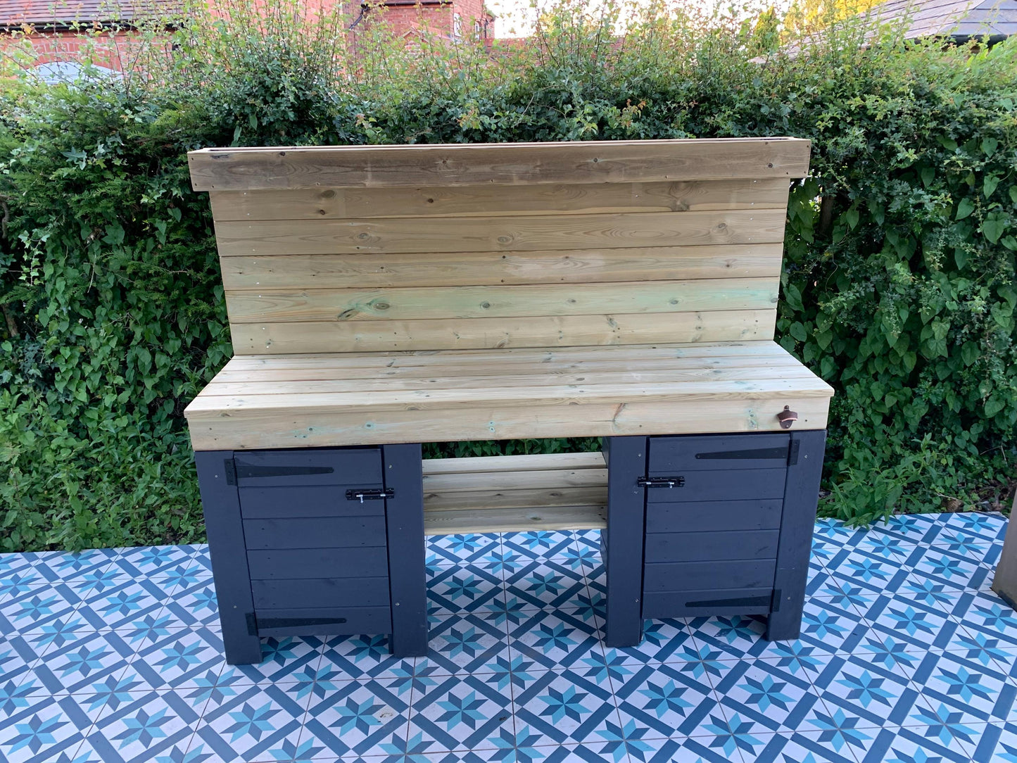 Stylish slimline outdoor kitchen/cocktail bar