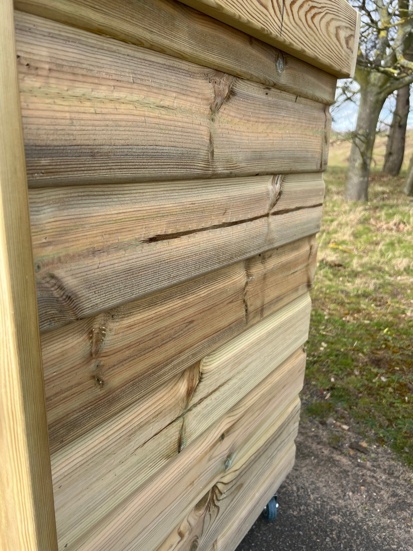 Garden Pizza oven stand with tiled top and storage cupboard, drinks station, bbq side table