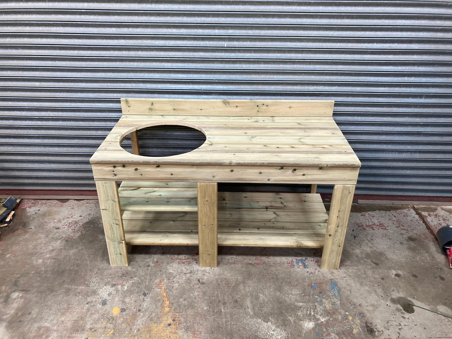 Kamado joe, Big Green Egg, Boss Grill BBQ Table.