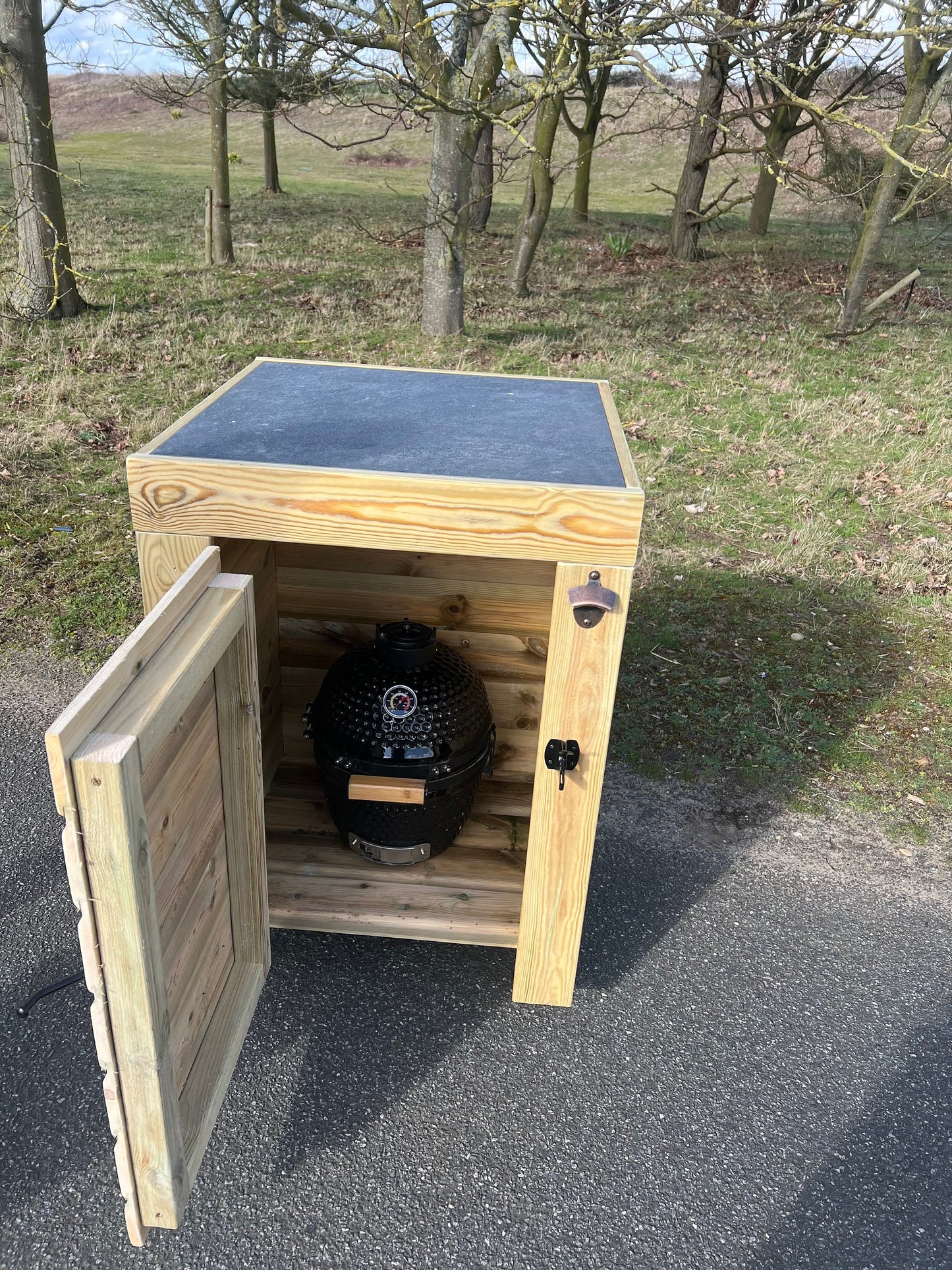 Garden Pizza oven stand with tiled top and storage cupboard, drinks station, bbq side table