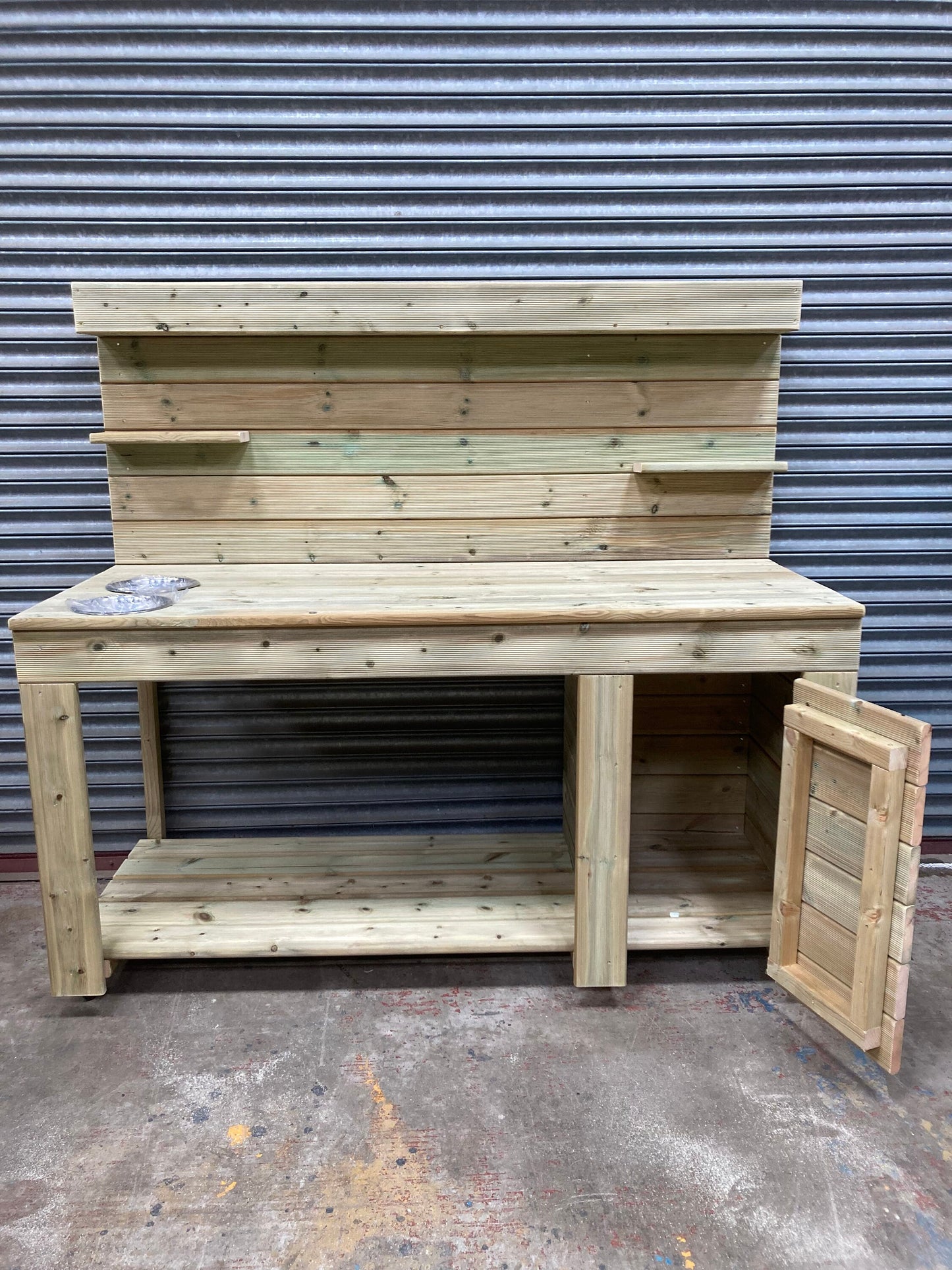 Outdoor kitchen with built in single cupboard for storage, Ooni, gozney, pizza table