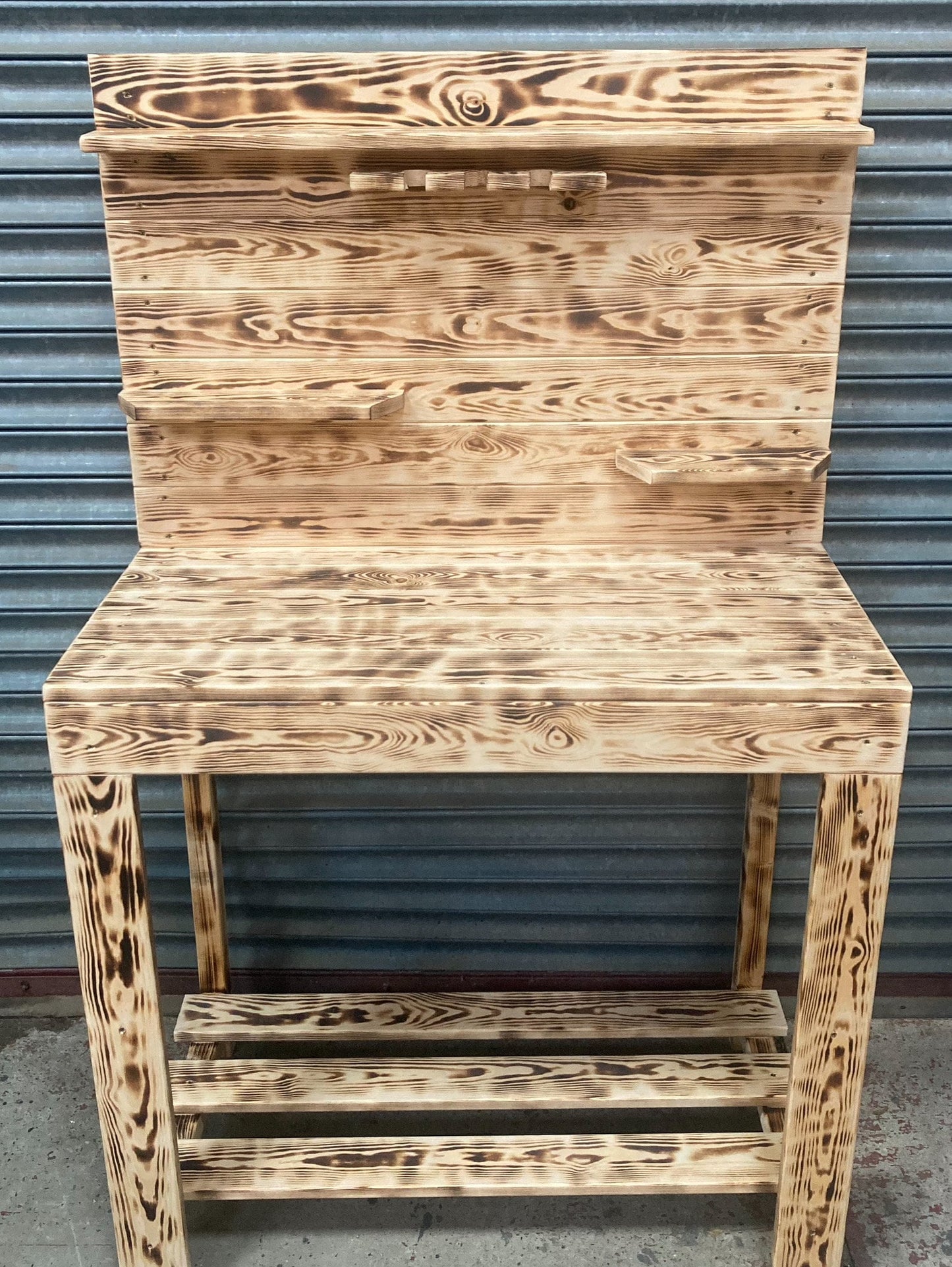 Indoor Standalone Bar in Premium Redwood Timber for high quality