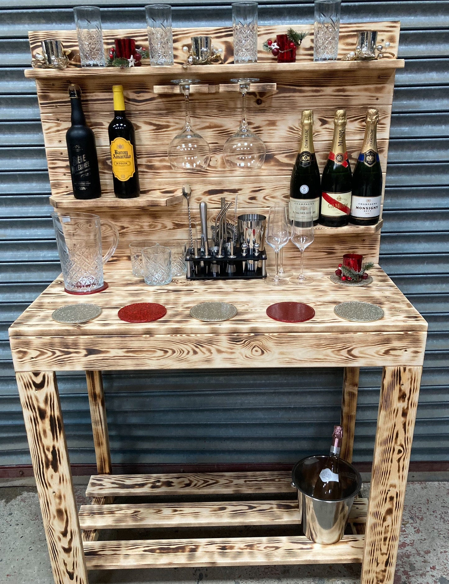 Indoor Standalone Bar in Premium Redwood Timber for high quality