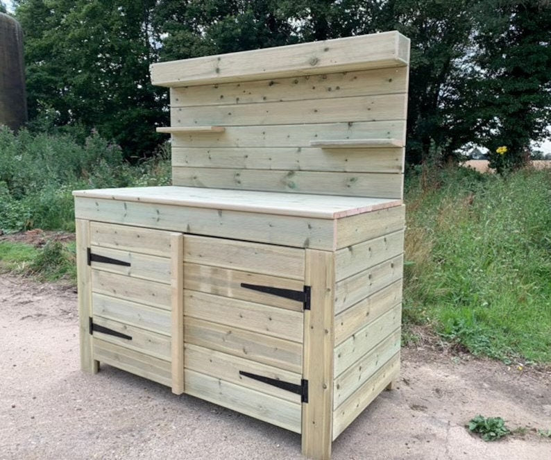 Outdoor Kitchen with full under cupboards, ideal for pizza ovens, BBQ and drink bars.