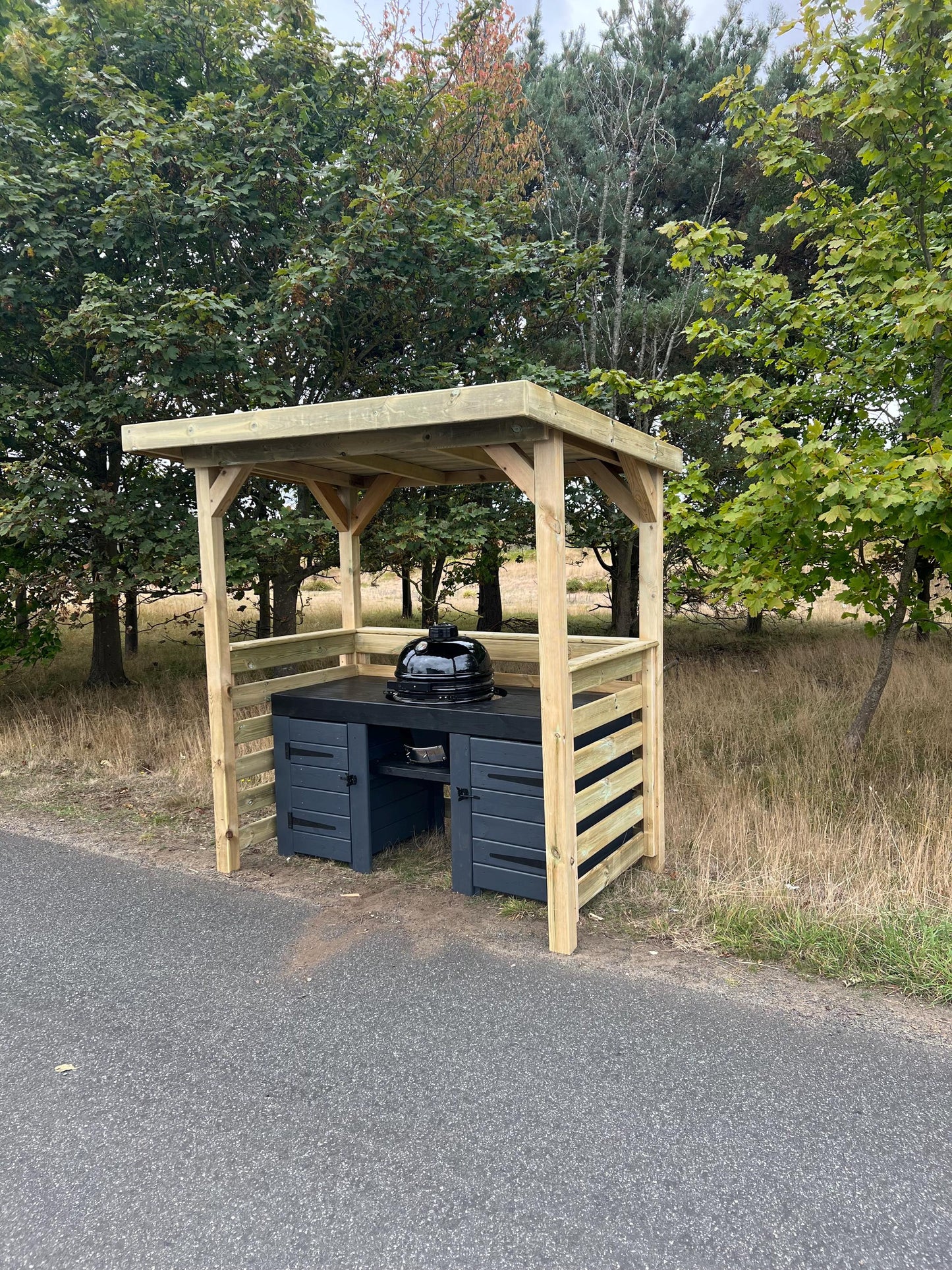 Outdoor BBQ Shelter/ Kamado/ Webber/Pizza cover.