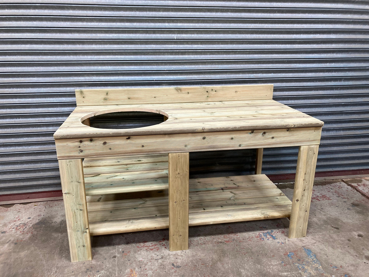 Kamado joe, Big Green Egg, Boss Grill BBQ Table.