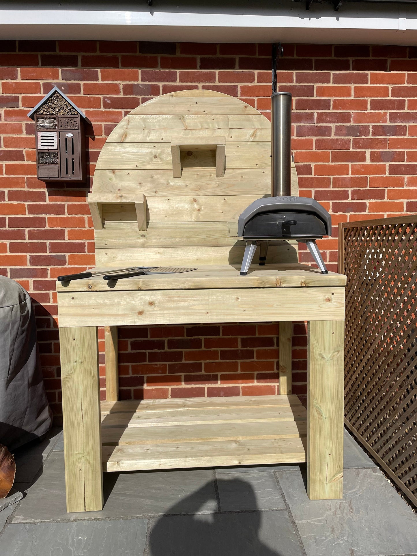 Stunning Outdoor Pizza Oven Table. Drinks table, BBQ Bar