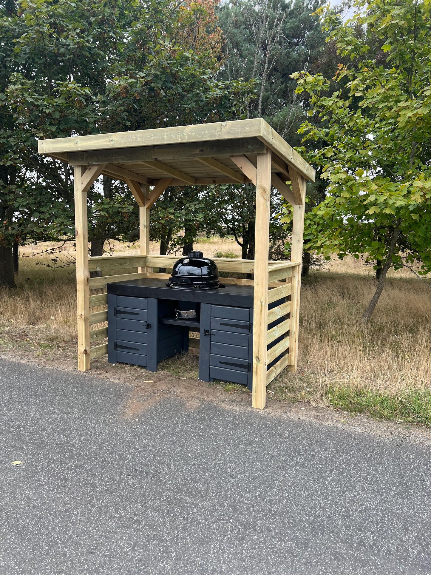 Outdoor BBQ Shelter/ Kamado/ Webber/Pizza cover.
