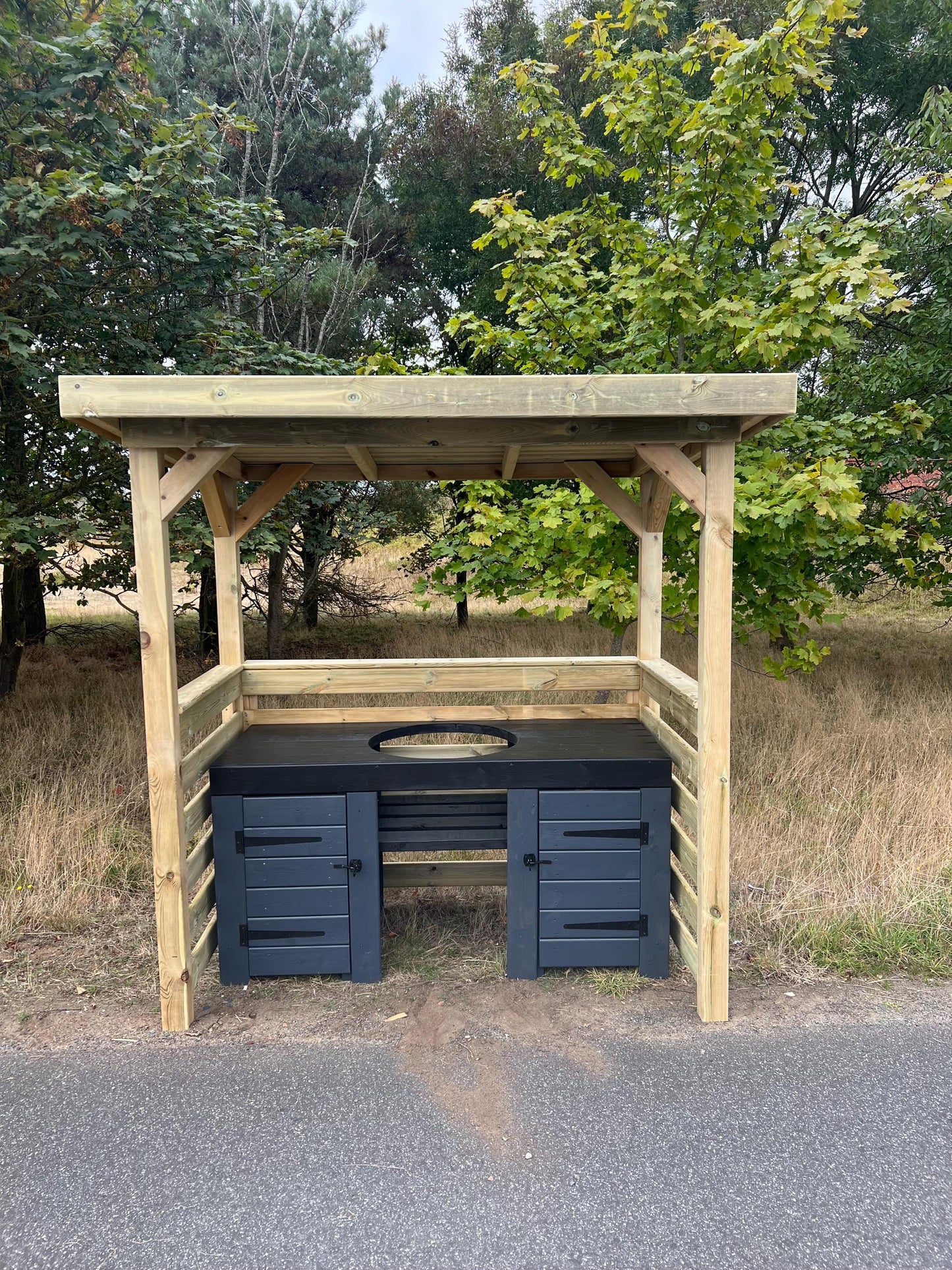 Outdoor BBQ Shelter/ Kamado/ Webber/Pizza cover.