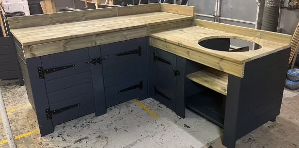 Modular outdoor pizza kitchen, bbq and cocktail drinks bar, Kamado, BGE, OONI, Garden table