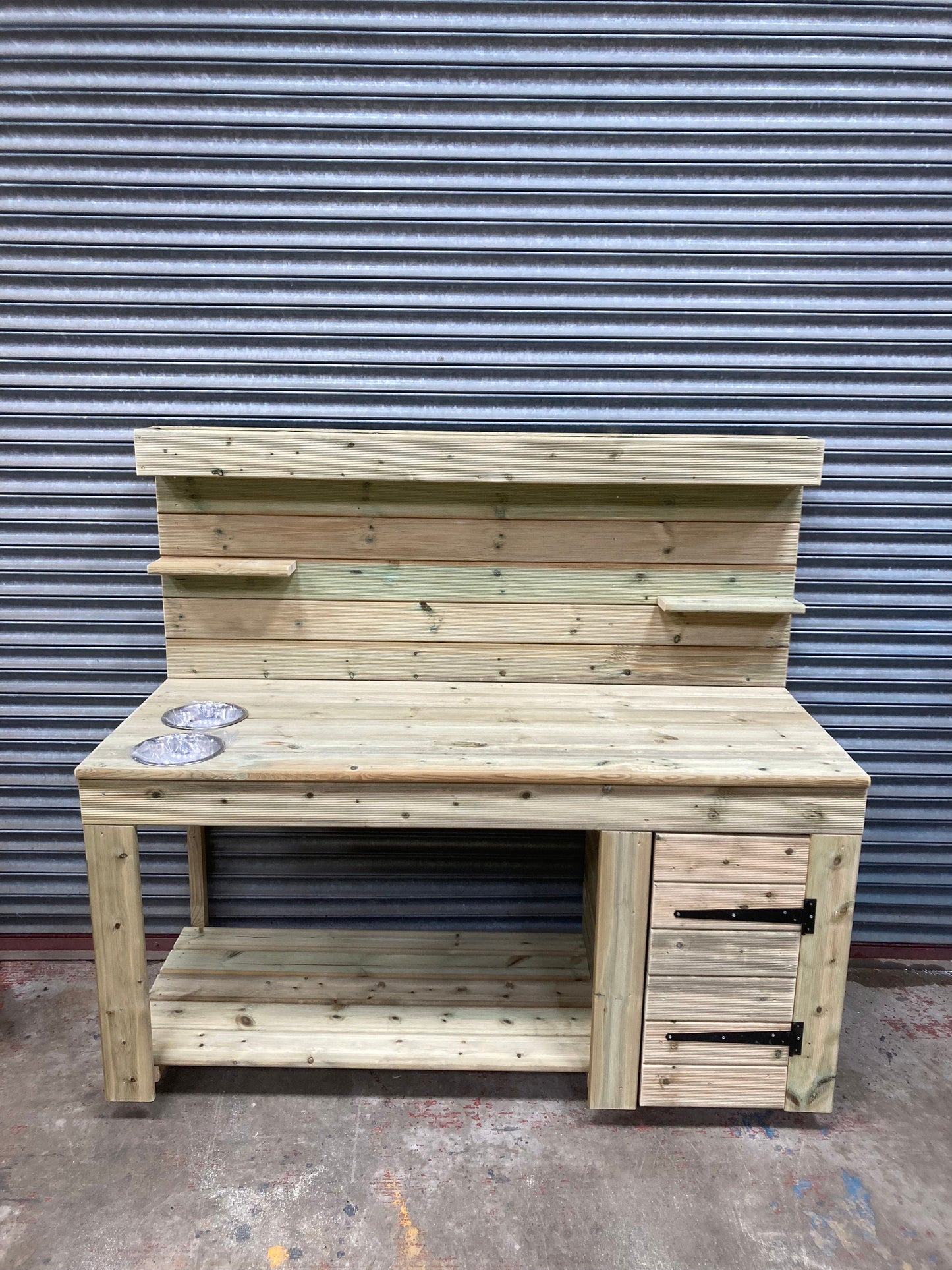 Outdoor kitchen with built in single cupboard for storage, Ooni, gozney, pizza table