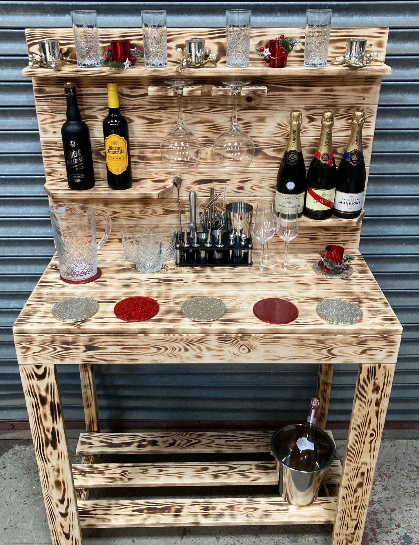 Indoor Standalone Bar in Premium Redwood Timber for high quality