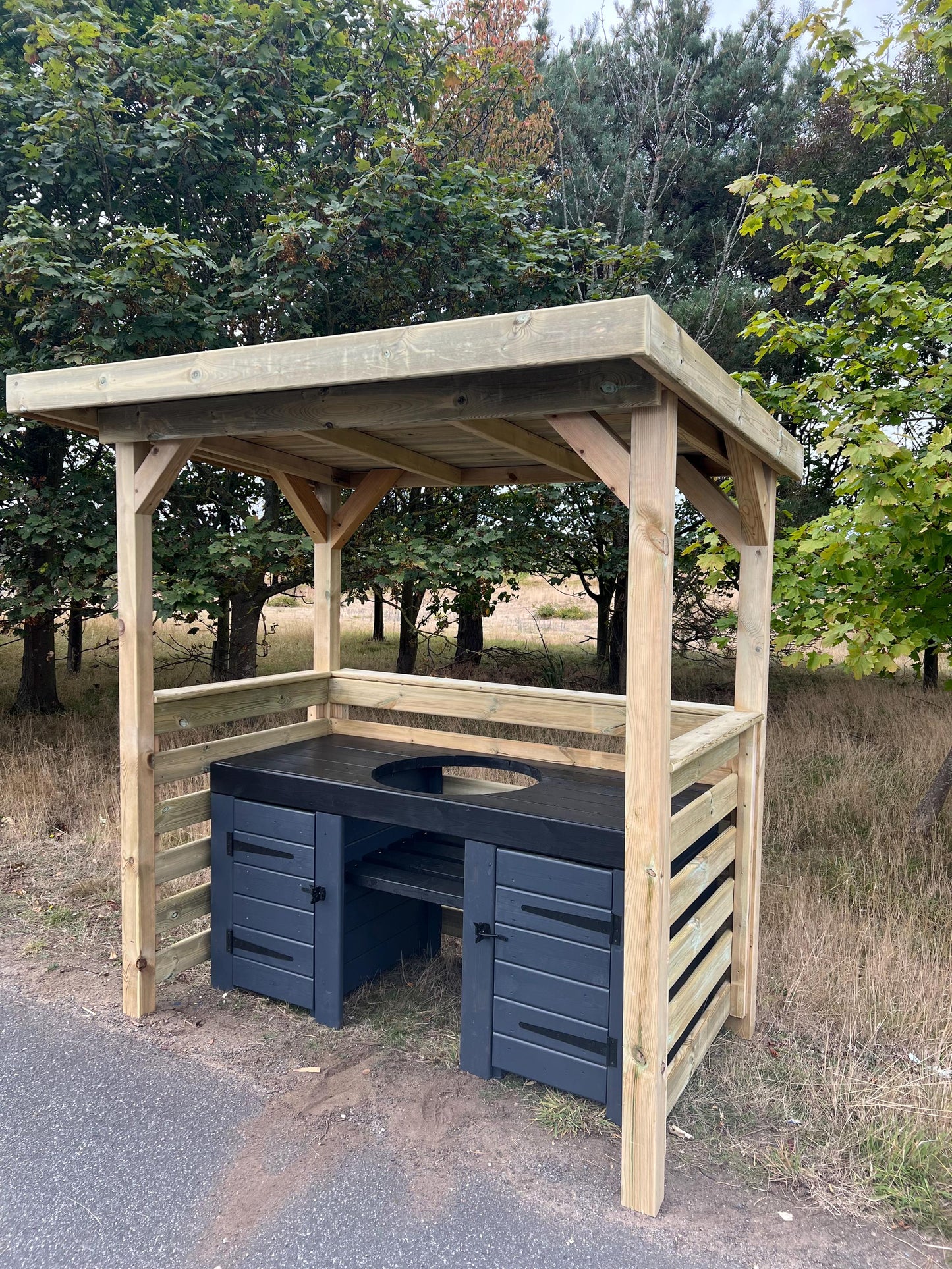 Outdoor BBQ Shelter/ Kamado/ Webber/Pizza cover.