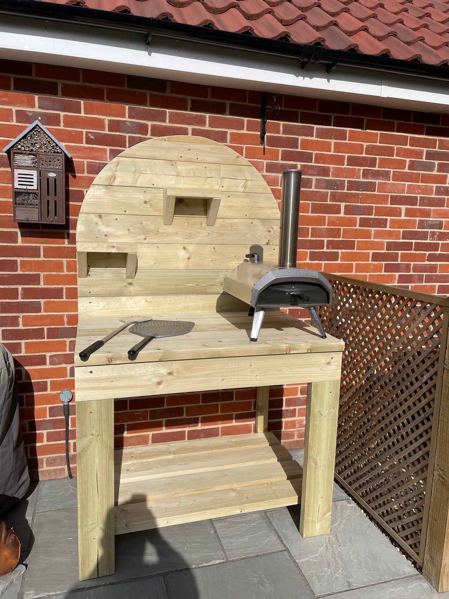 Stunning Outdoor Pizza Oven Table. Drinks table, BBQ Bar