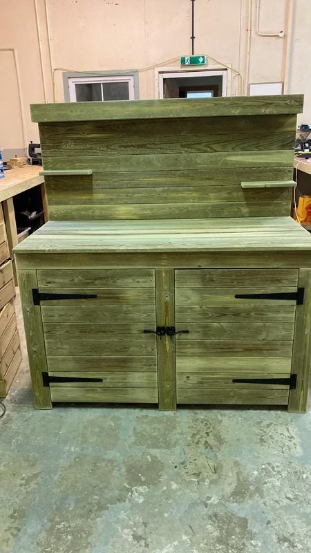 Outdoor Kitchen with full under cupboards, ideal for pizza ovens, BBQ and drink bars.